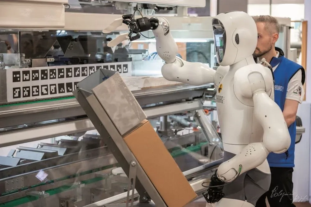 Altopack Robotic humanoid for the food packing industry