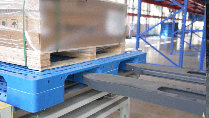 VisionNav pallet truck AGV
